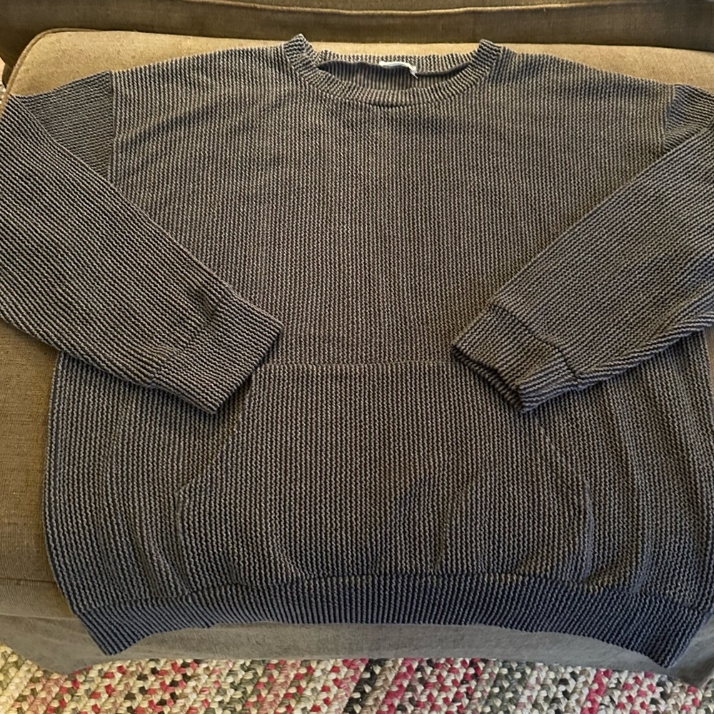 Women’s pull over with pocket.